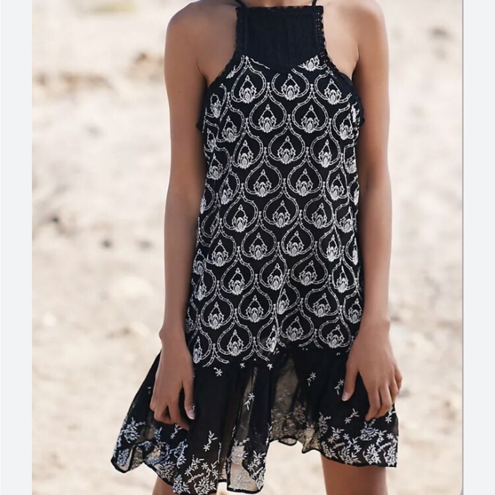 Elegant Black and White Patterned Dress